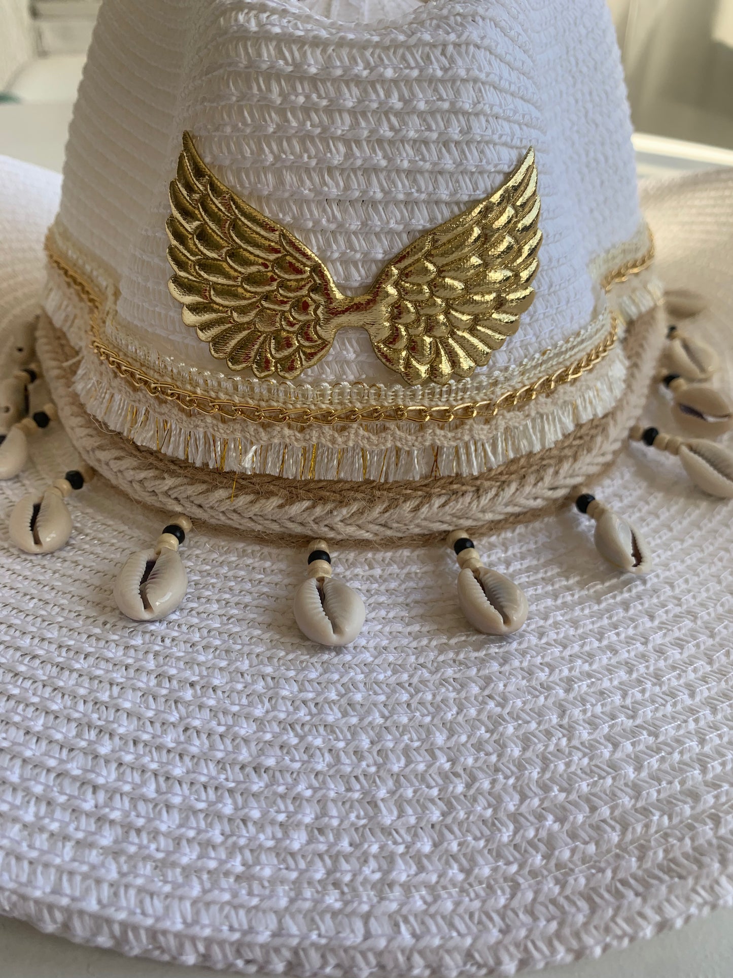 Sombrero vaquero blanco.