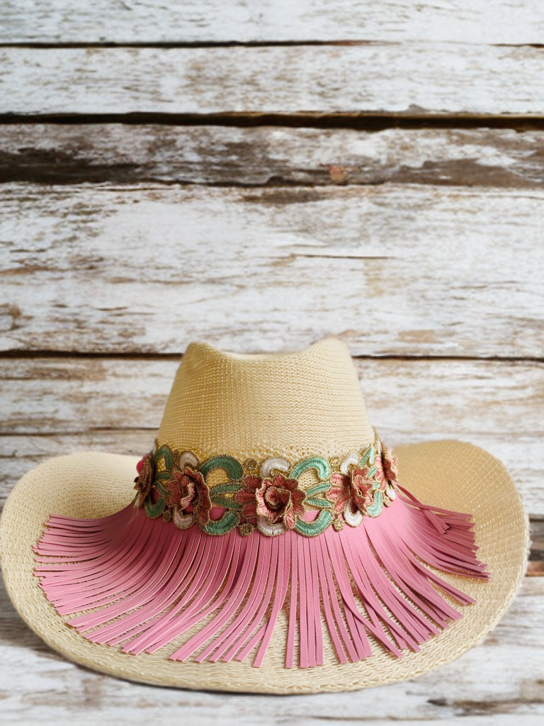 Sombrero flecos rosa.