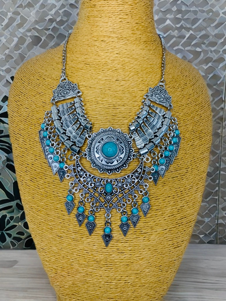 Maxi collar étnico.