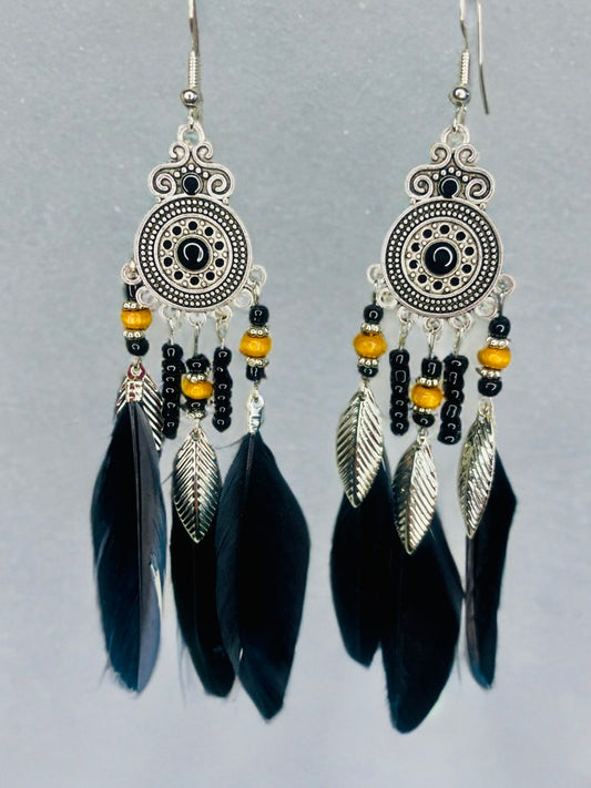 Pendientes plumas boho negro.