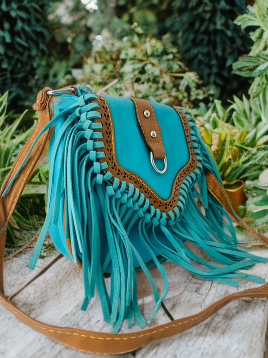 Bolso-bandolera flecos turquesa.