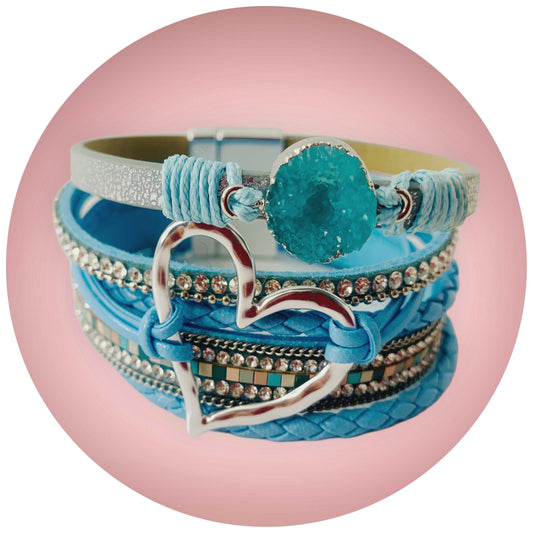 Pulsera turquesa corazón plateado.