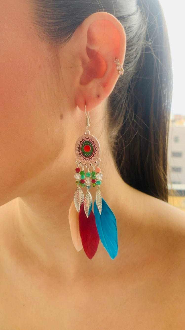 Pendientes plumas tricolor.
