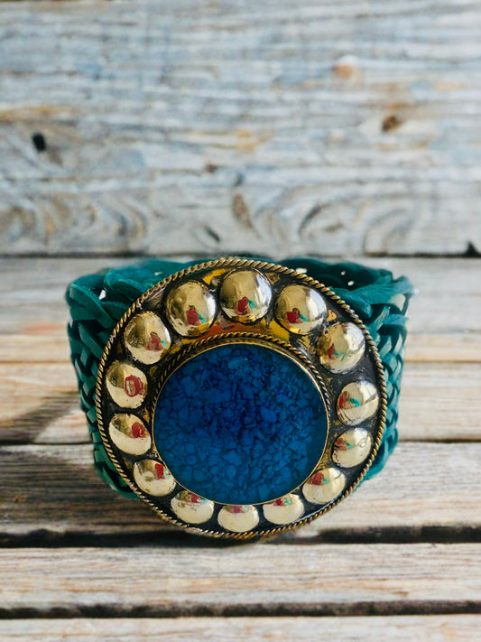 Cinturón de piel hebilla azul.