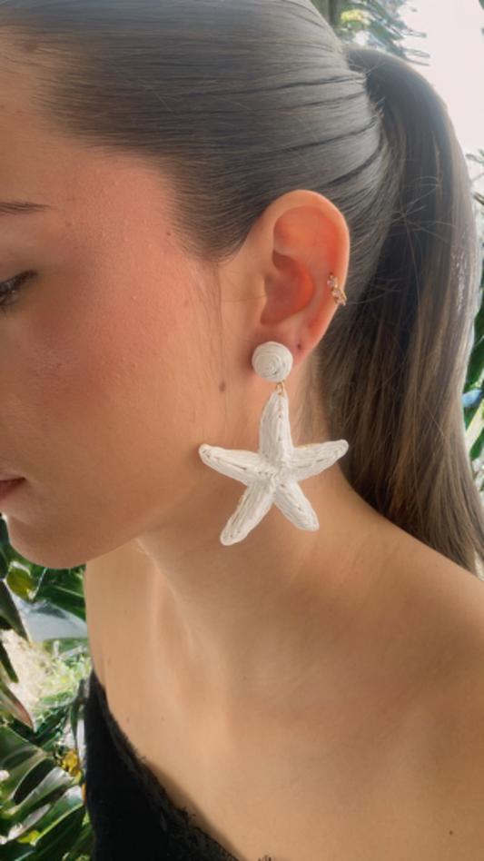Pendientes estrella de mar blancos.