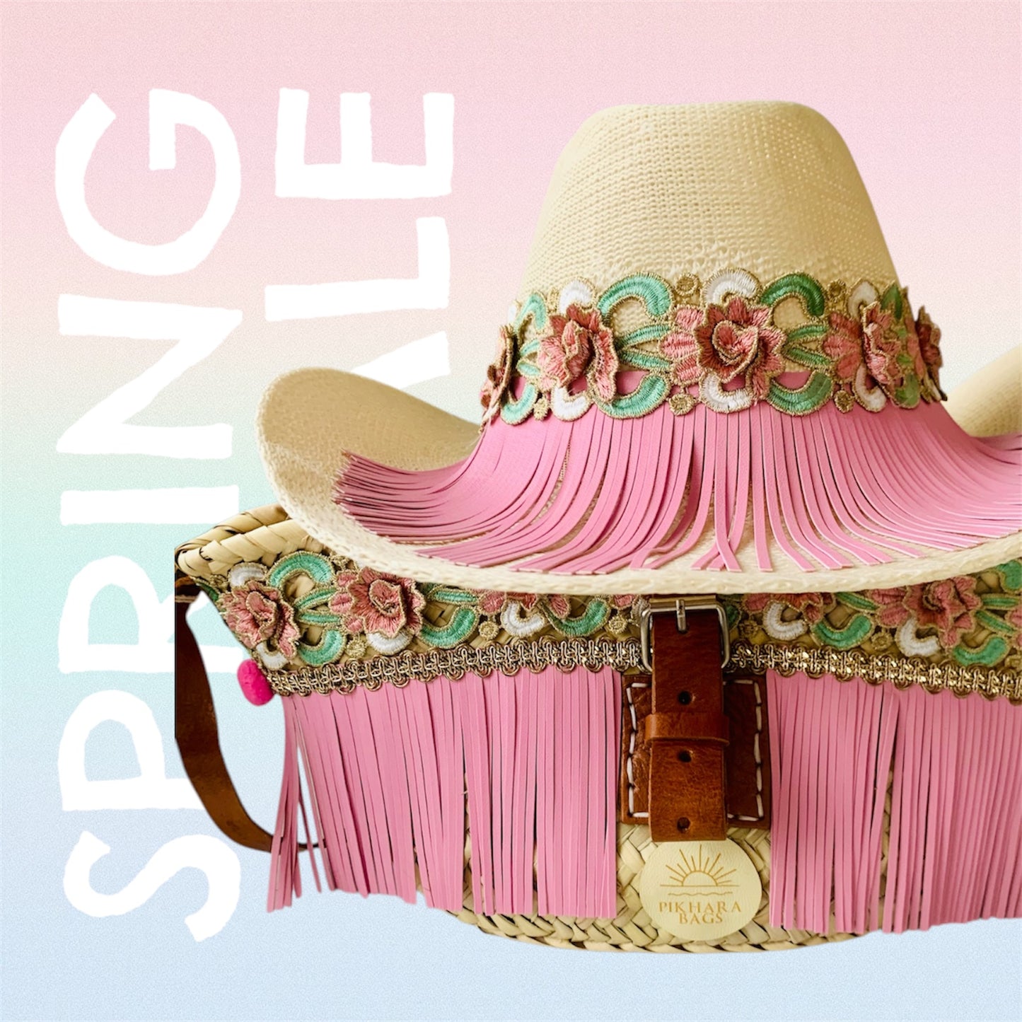 Conjunto de capazo y sombrero flecos rosa.