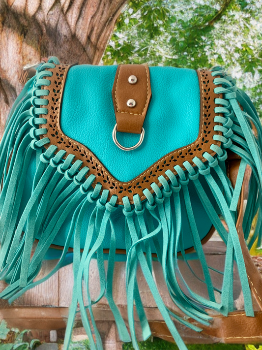 Bolso-bandolera flecos turquesa.