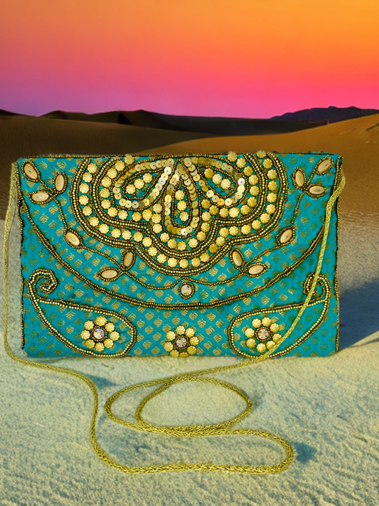 Bolso étnico turquesa.